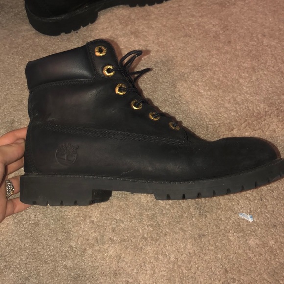 Black and gold timberlands - Picture 2 of 6
